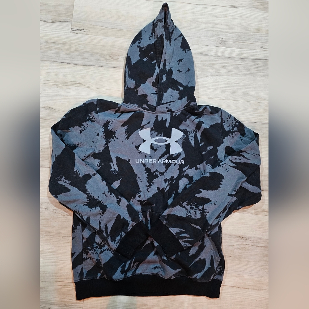 Under Armour hoodie with sherpa lined hood, black and gray, pristine condition